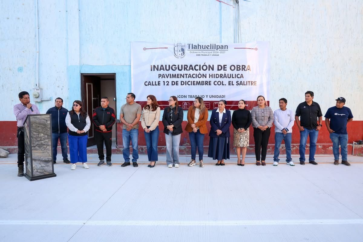 Durante el acto, la alcaldesa estuvo acompañada por habitantes beneficiados, así como por regidoras y regidores del ayuntamiento