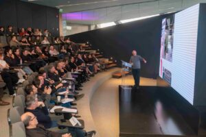 Los estudiantes que han pasado por la Cátedra Blanca Cemex se han convertido en arquitectos reconocidos, llevando consigo el legado de la innovación y sostenibilidad en cada proyecto.