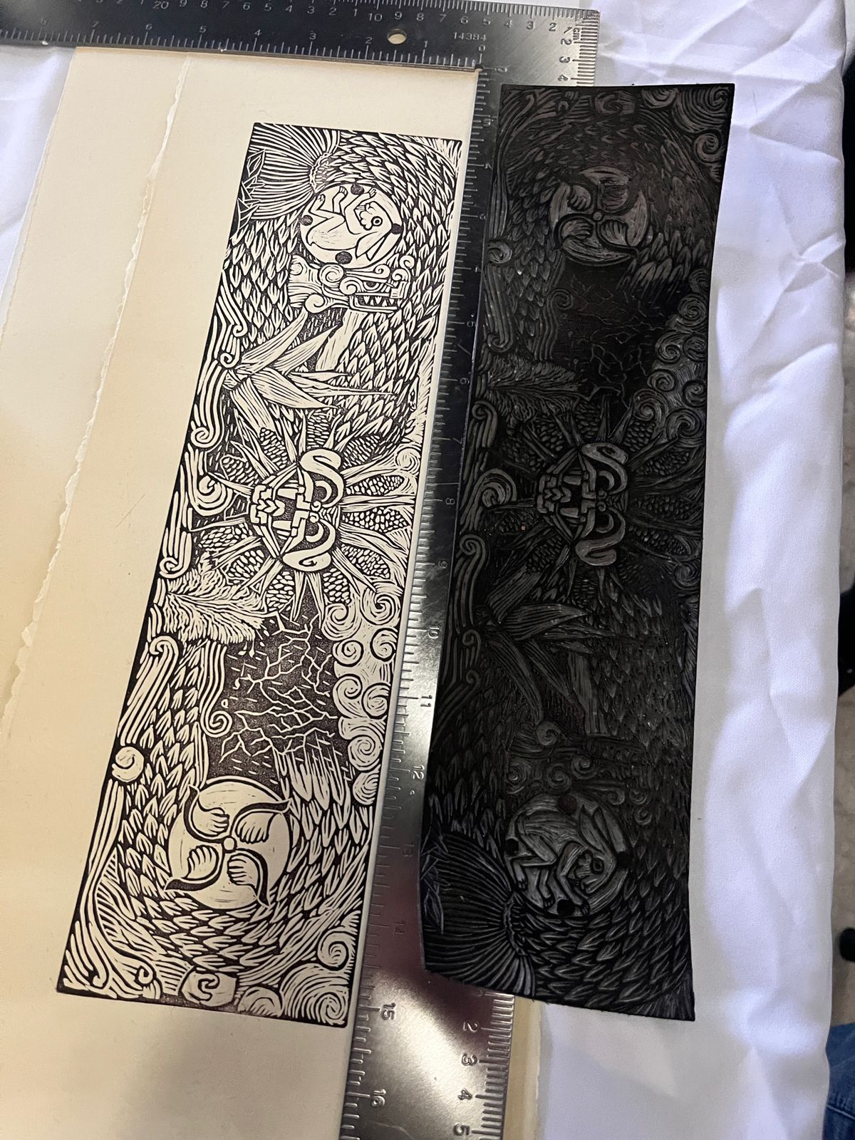 Luis Reyes Vargas Villegas es un diseñador gráfico originario de Pachuca, Hidalgo, y el fundador del estudio creativo Chale
