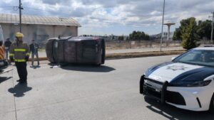 La camioneta volcó a la altura del CERESO, provocando tráfico