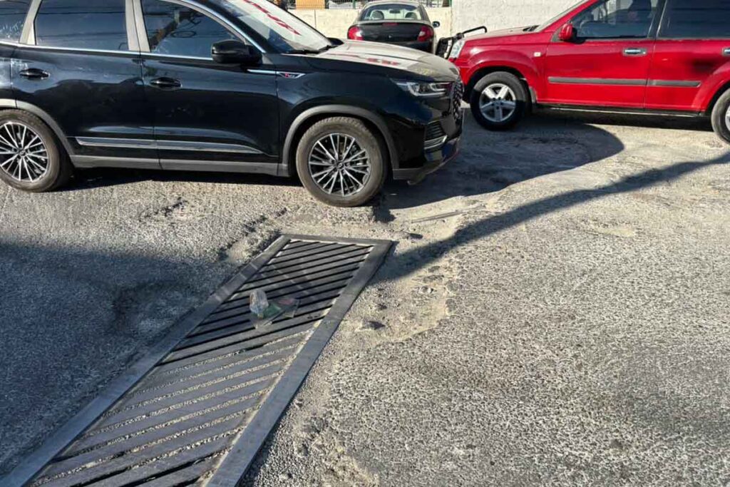 La vía funge como punto de salida o entrada al bulevar Everardo Márquez y el Río de las Avenidas