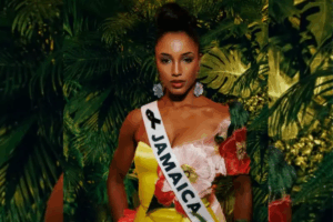 La representante de Jamaica sería designada como nueva ganadora luego de analizar su caída en la pasarela.