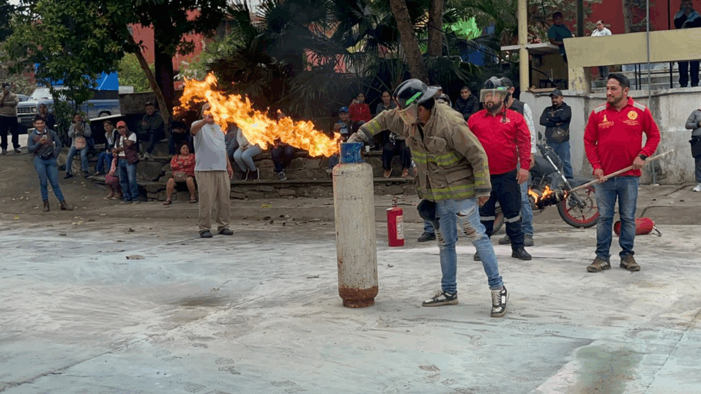 Extintores y conexiones fueron revisados como parte del operativo en Huejutla
