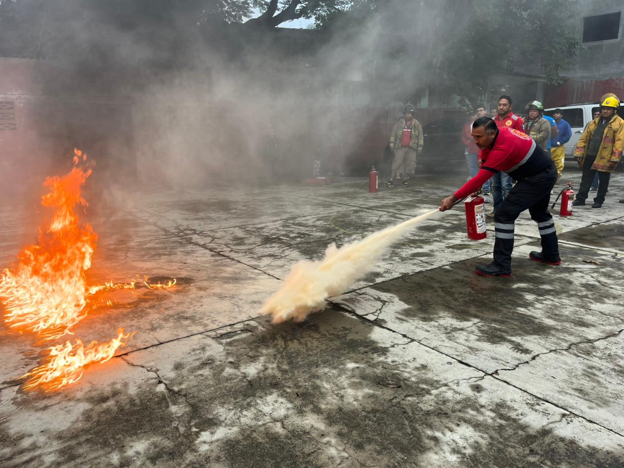 Protección Civil impartió capacitación a comerciantes en Huejutla