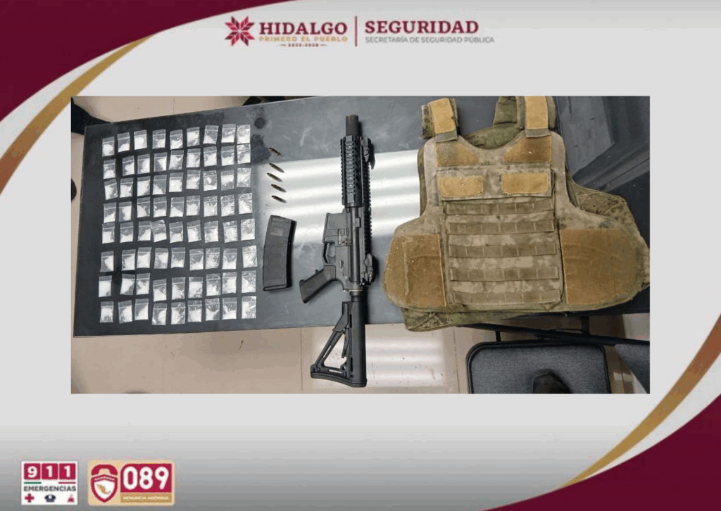 Chalecos y dosis de droga fueron asegurados a los detenidos tras el operativo