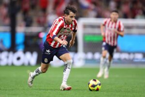 Chivas y Pachuca, 20 años de intercambios que hoy suman a Alan Mozo