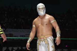 El Príncipe de Plata y Oro selló la victoria con su llave clásica en Pachuca.