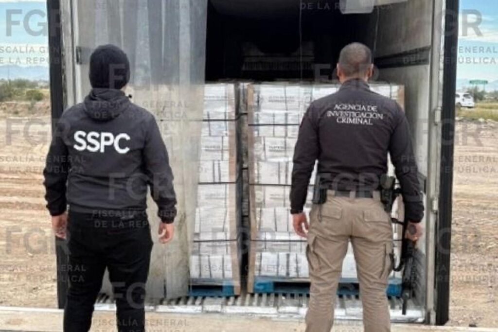 El detenido transportaba la sustancia ilícita oculta en cajas de filete congelado, las cuales eran trasladadas en un tractocamión con dos semirremolques