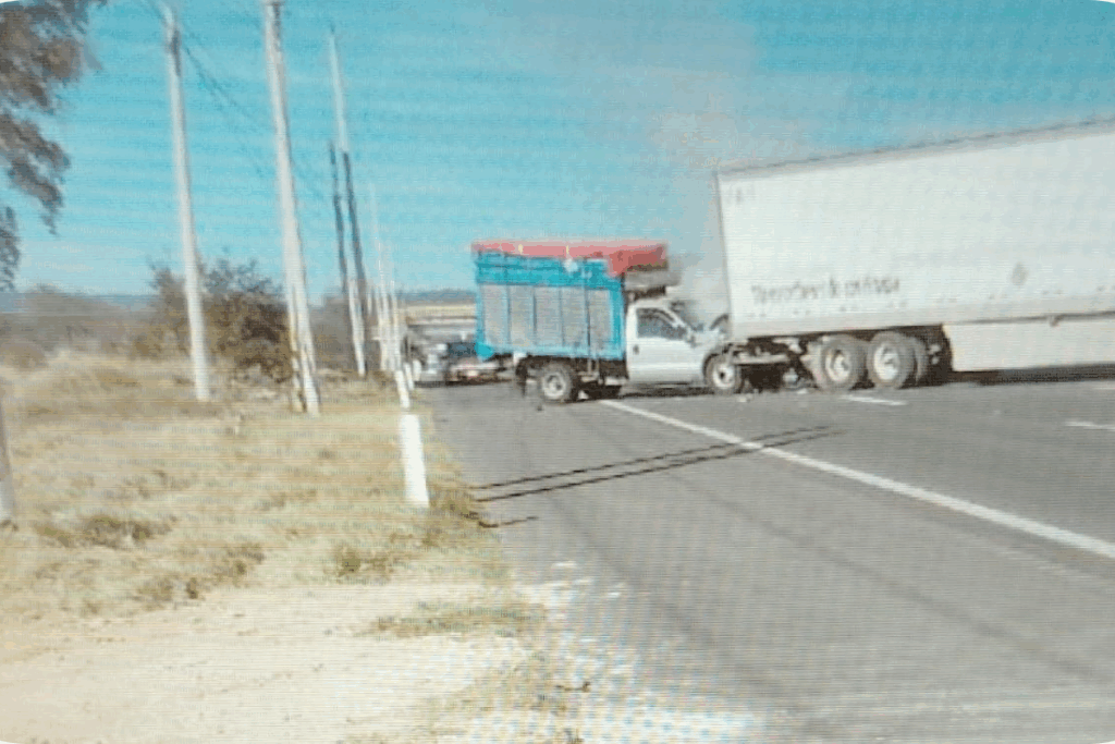 El accidente en la carretera Tulancingo-Pachuca dejó dos heridos en Singuilucan tras invasión de carril 