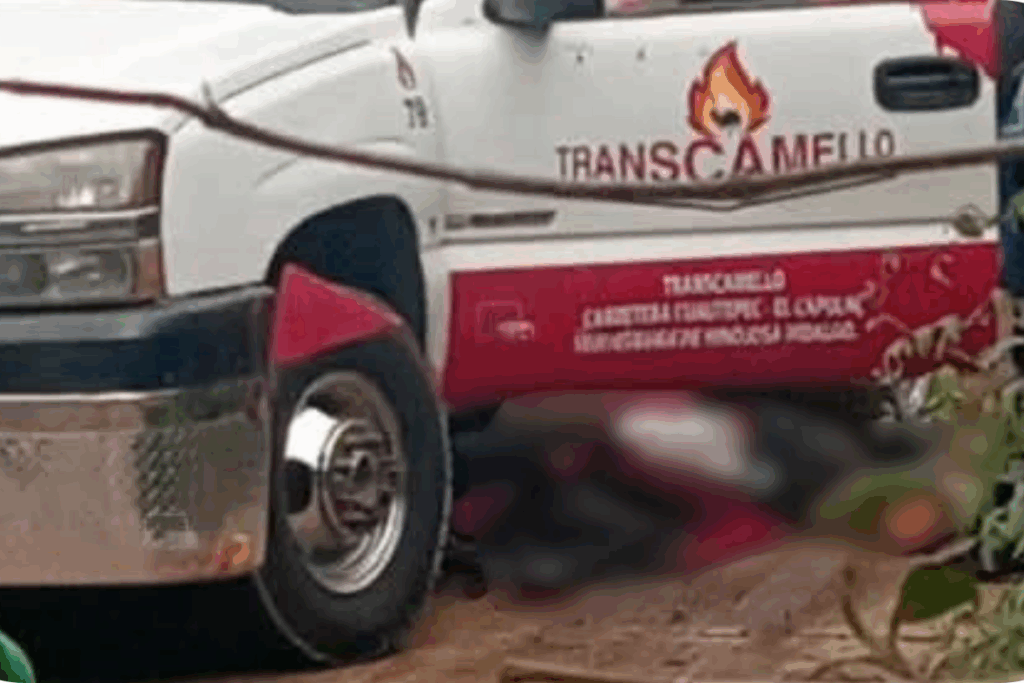 Autoridades resguardaron la zona tras el atropellamiento en Acaxochitlán