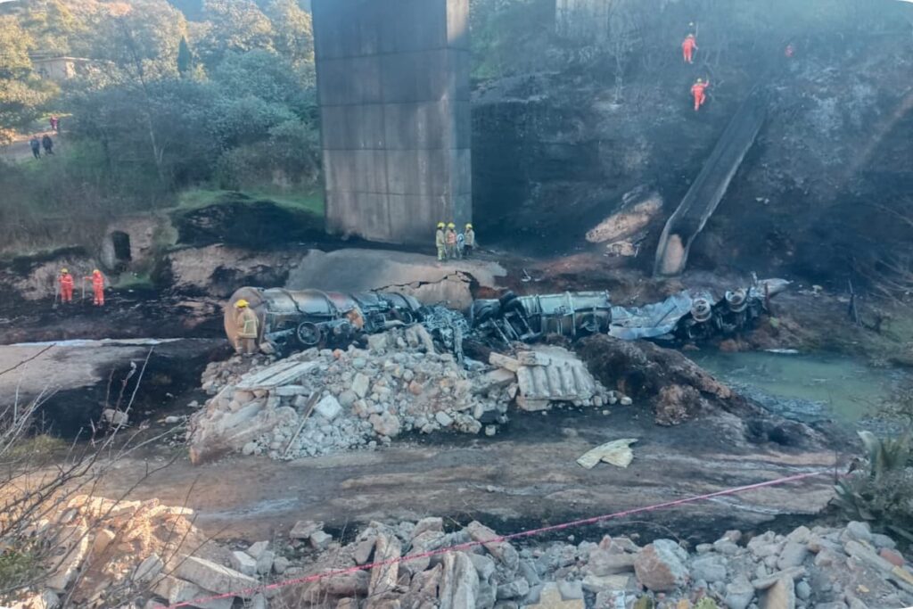 Zona acordonada tras explosión en la carretera México-Tuxpan