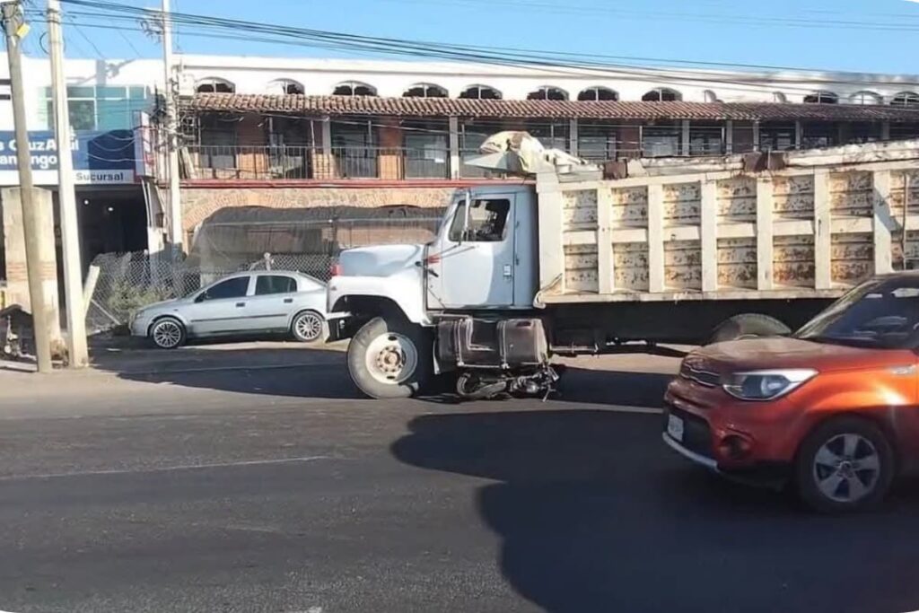 Un motociclista resultó lesionado tras ser embestido por un camión de carga en la México-Tuxpan