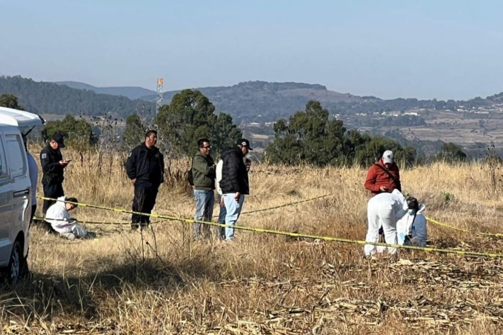 Peritos realizaron el levantamiento de cuerpos en zona rural de Tula de Allende