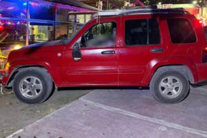 Camioneta donde fueron localizadas las víctimas en Tula de Allende | Foto: Especial