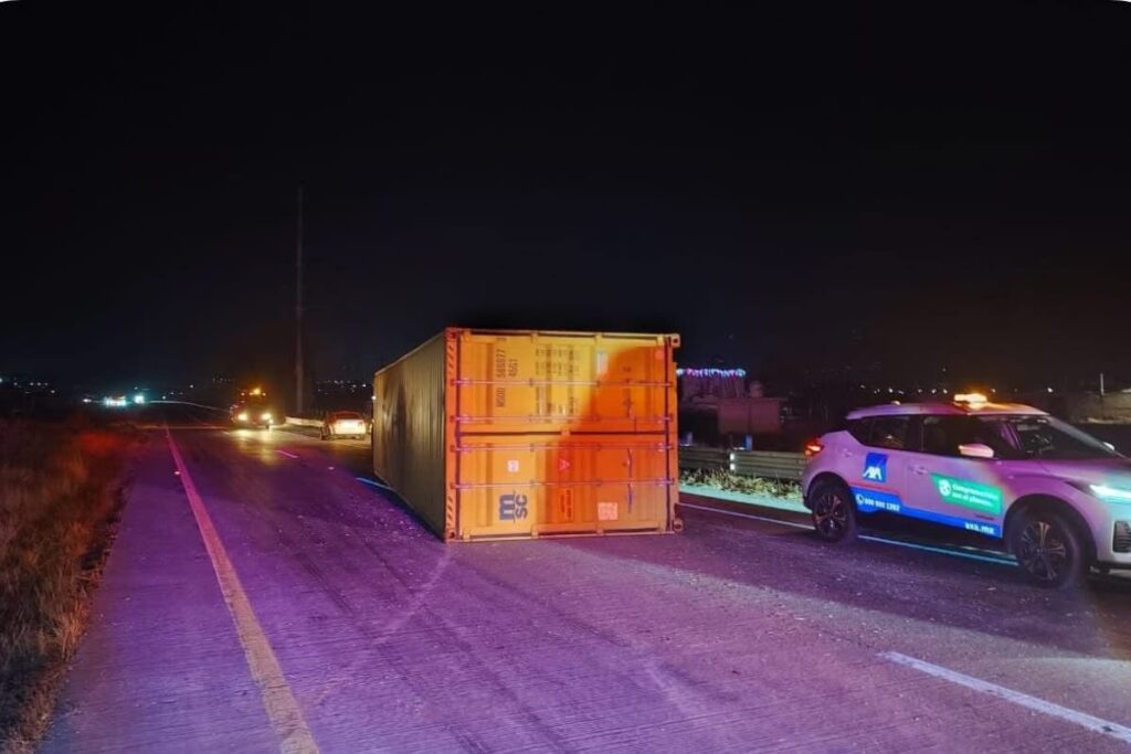 Emergencias atienden percance vial en autopista Arco Norte