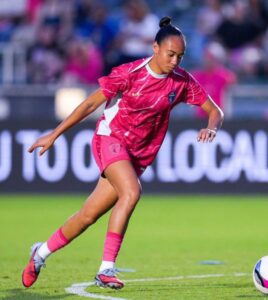 Aline viene de jugar en Estados Unidos 