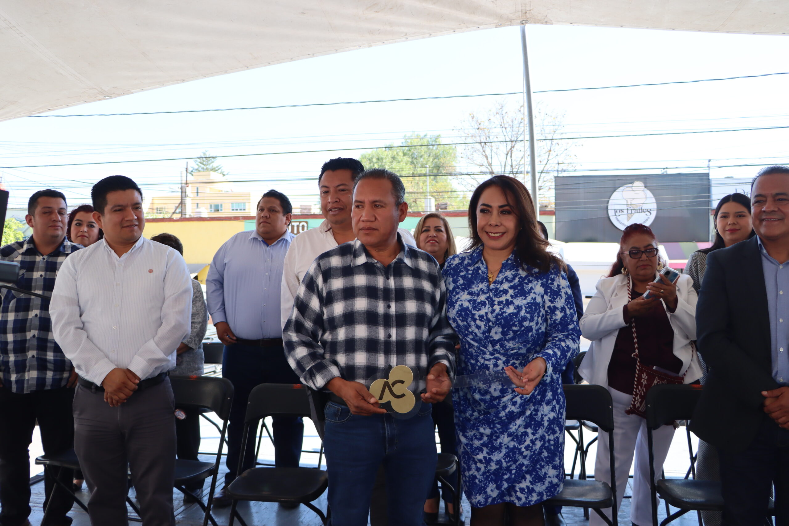 Actopan recibe nuevos camiones y retroexcavadora para mejorar sus servicios municipales