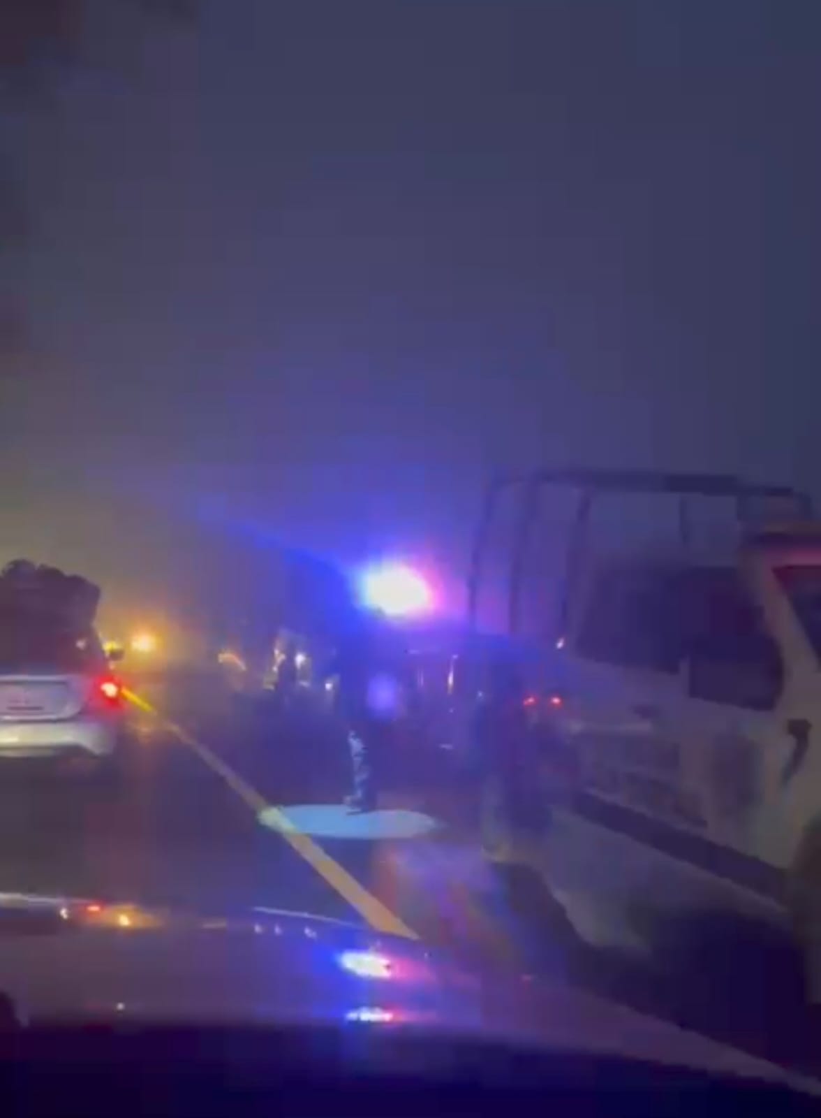 Cuerpos de emergencia atienden accidente de pipa de gas