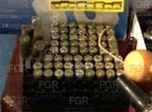 Durante dicha diligencia, las fuerzas de seguridad localizaron diversas armas