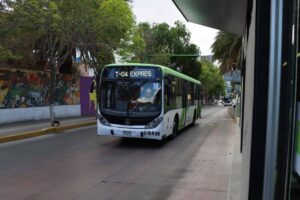 El proyecto del Tuzobús en Hidalgo avanza con la llegada de unidades, mientras se prepara una licitación pública para completar la flota total prevista en el sistema