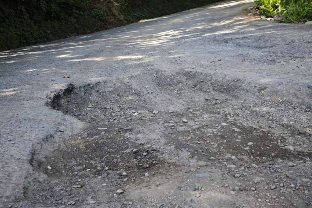 “El parcheo dura muy poco; con las lluvias vuelven a abrirse los baches o aparecen nuevos”, aseguran conductores