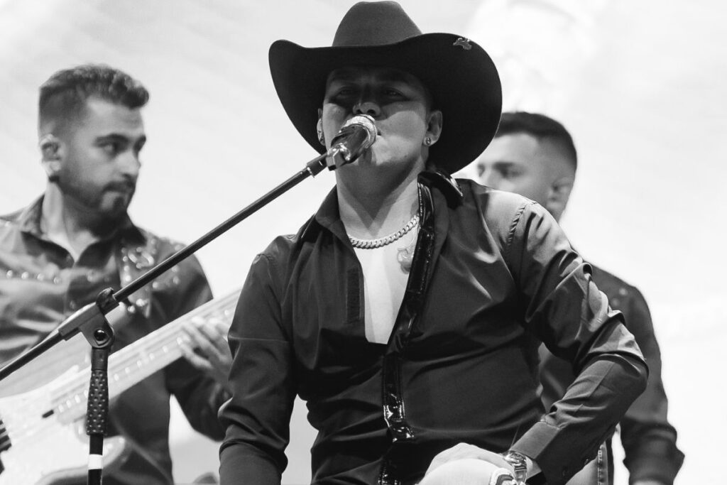 Colombia se viste de luto: Conocido cantante murió en un accidente aéreo