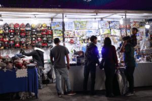 Los juguetes montables y bicicletas destacan como los más buscados por los compradores que recorren los pasillos del tianguis instalado en la Feria de Pachuca.