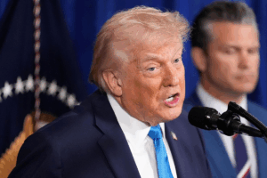Trump advirtió que el nuevo gobierno venezolano enfrentará severas consecuencias si no coopera.