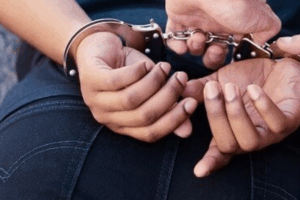 El presunto responsable fue detenido y llevado a la celda comunal.