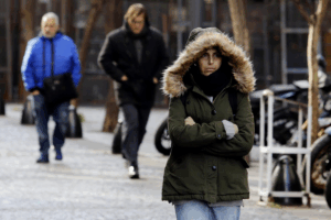 La alerta naranja se activó en zonas altas de la ciudad.