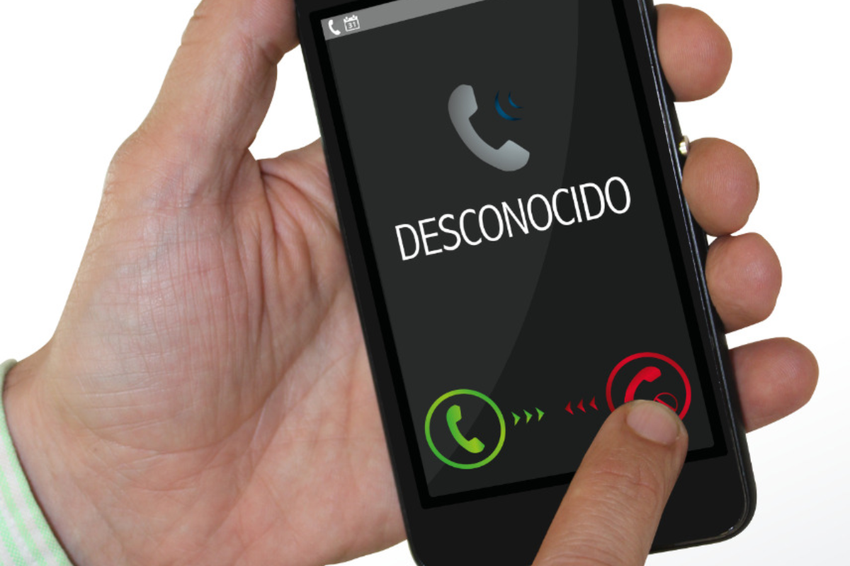 Llamada Segura Hidalgo funciona como un filtro de seguridad que alerta en tiempo real cuando un número entrante ha sido reportado por otros usuarios como posible extorsión.
