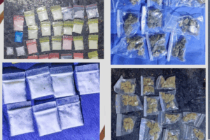 En el Barrio Coatlán, uno de los puntos intervenidos, se aseguraron 317 dosis de droga, entre marihuana y cristal, además de básculas presuntamente usadas para su venta.