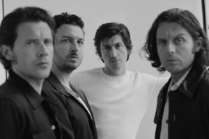 Seguidores de Arctic Monkeys han reaccionado con incertidumbre ante la posibilidad de un “último adiós”, mientras la banda guarda silencio sobre su futuro musical.