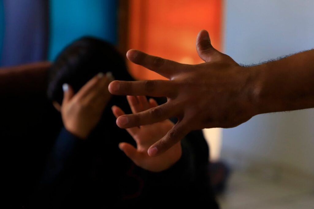 Violencia familiar en Torreón: Adolescente fue agredido por su padre... ¡con un cable!