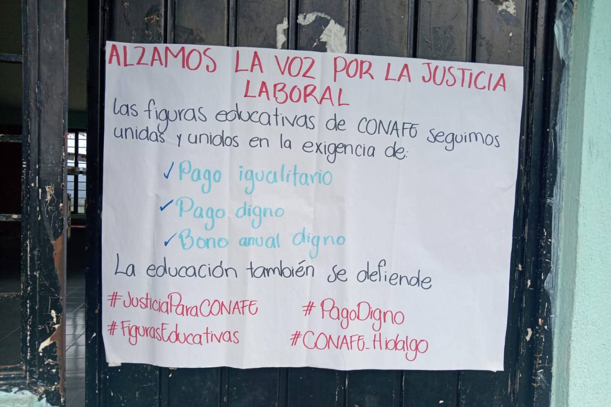 Los manifestantes colocaron pancartas con sus exigencias | Foto: Especial