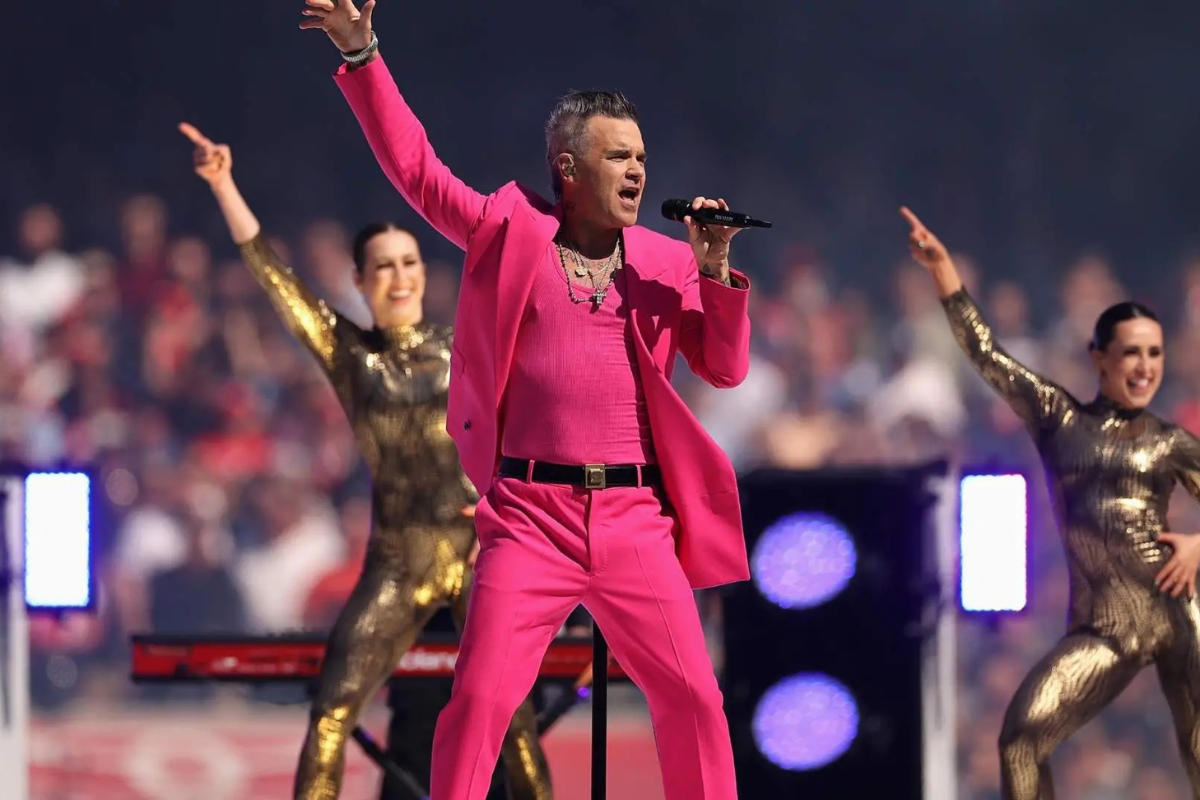 Robbie Williams regresa a México con un concierto lleno de sorpresas y su nuevo disco Britpop