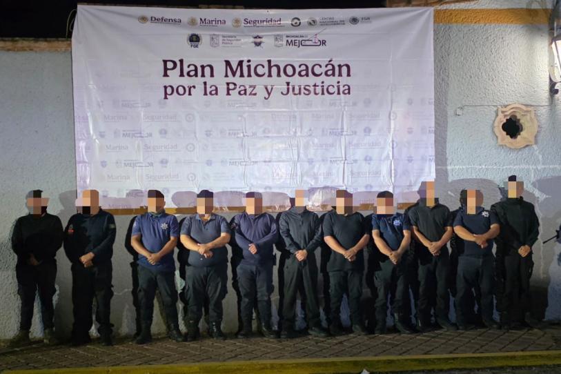 Detienen en Michoacán a mando y 10 policías por apoyar bloqueos tras la caída de El Mencho