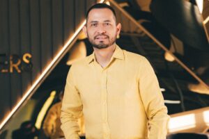 El emprendedor impulsa programas enfocados en TikTok, ventas e importaciones desde China