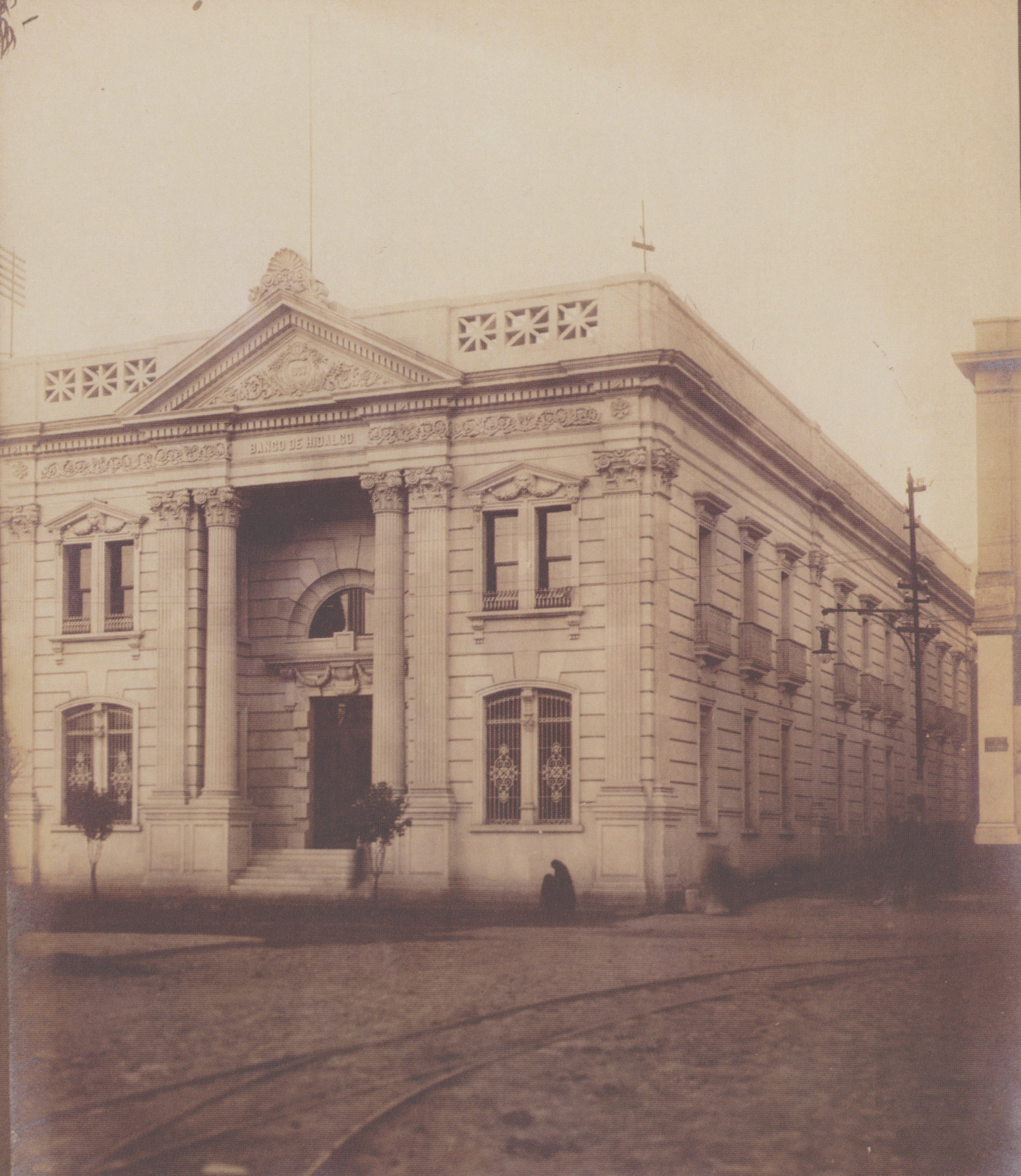 Edificio del Banco de Hidalgo en la plaza Independencia, hacia 1909