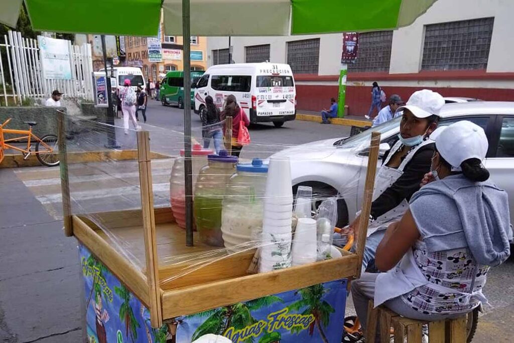 Prevalecen las malas prácticas en el manejo de alimentos que se expenden en vía pública