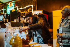 Durante el Operativo Bares en Pachuca se realizaron revisiones preventivas en establecimientos nocturnos, priorizando la protección de asistentes y trabajadores, así como la prevención de incidentes que pongan en riesgo la integridad física.