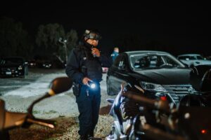 El Operativo Bares se llevó a cabo de manera coordinada entre la SSPTyV, Guardia Nacional, COPRISEH y Protección Civil, fortaleciendo la presencia institucional en zonas de concentración nocturna de Pachuca.