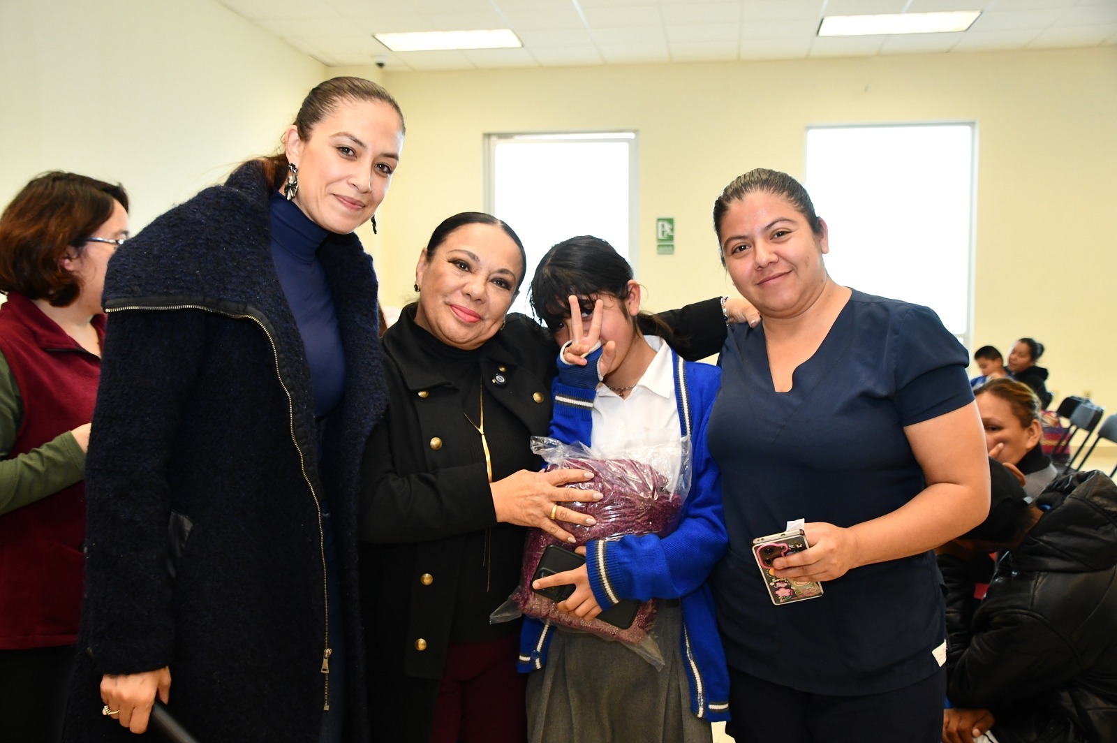 Entrega de despensas y ropa en la jornada de inclusión para personas con discapacidad en Tulancingo