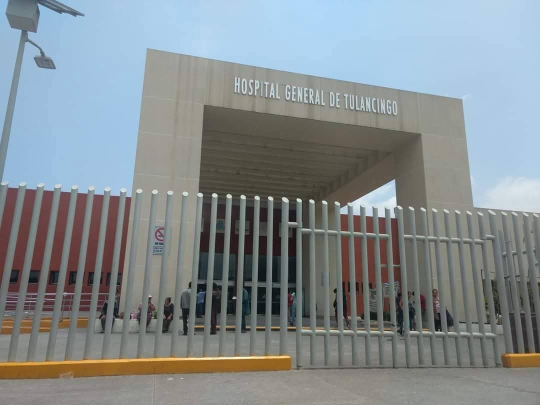 La ambulancia trasladó al repartidor herido al Hospital General de Tulancingo