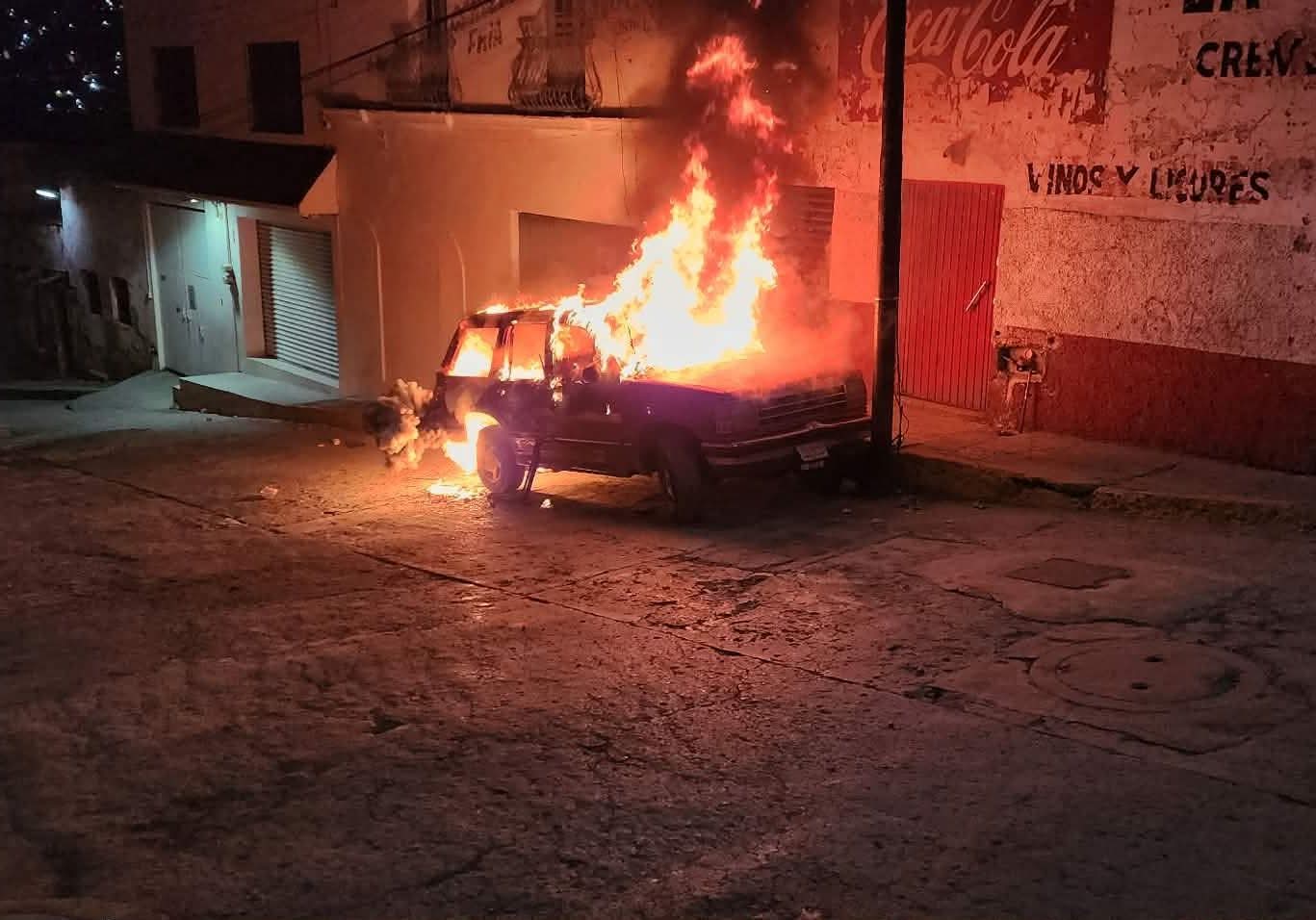Incendio de vehículo en Pachuca