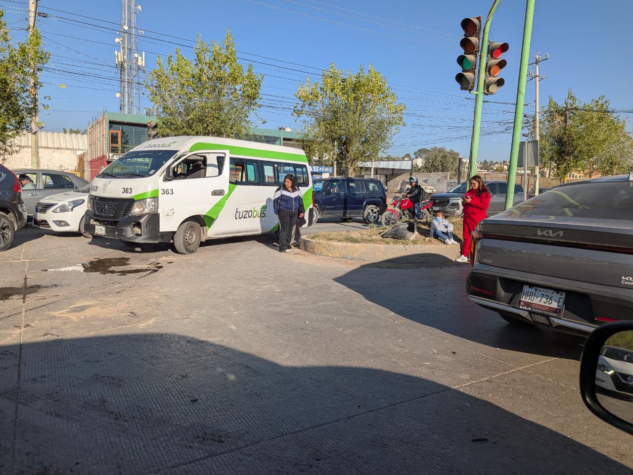 Accidente en el bulevar Bonfil: la unidad del Tuzobús y el vehículo particular fueron los principales afectados. El menor viajaba en el coche.