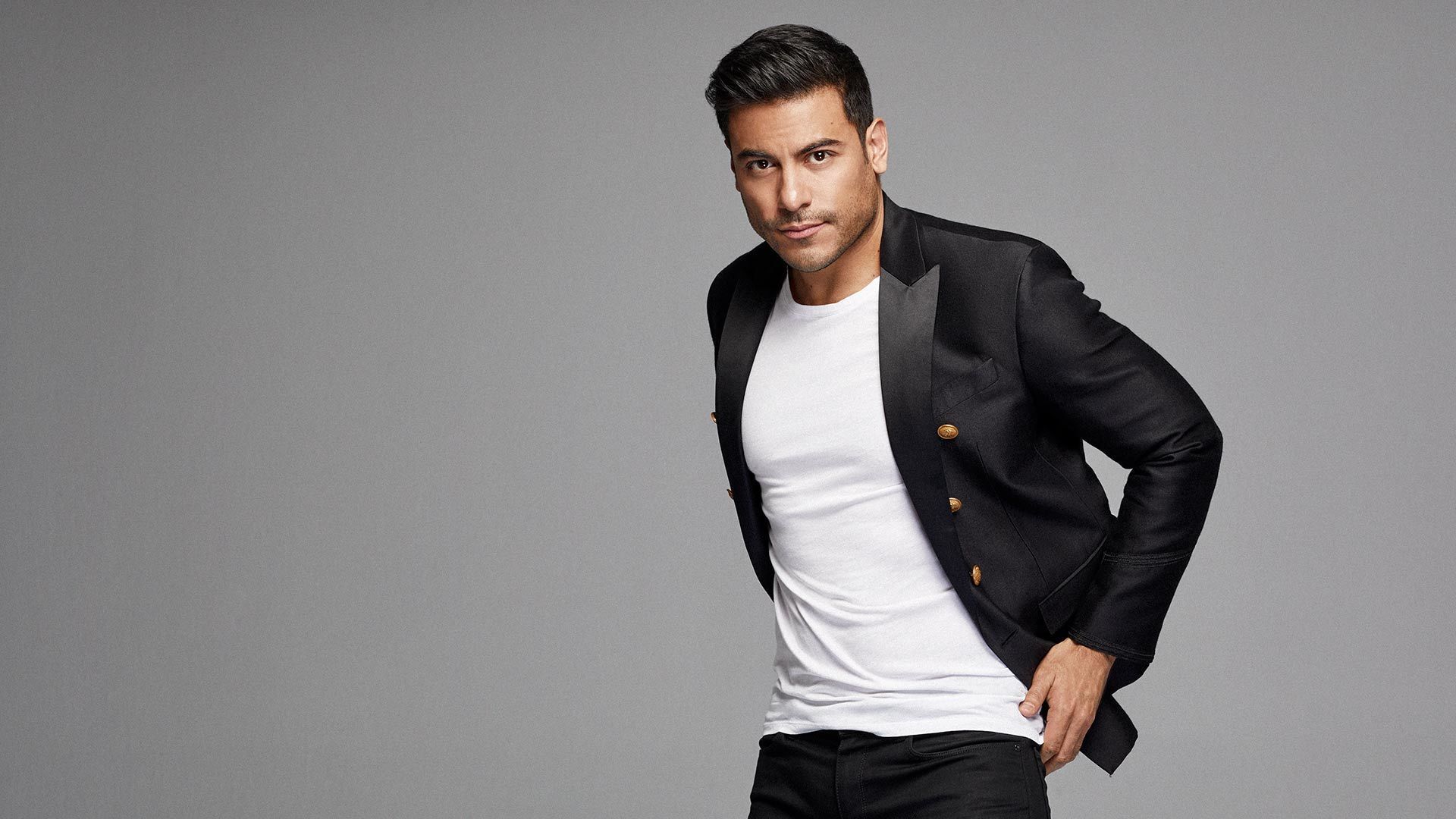 Carlos Rivera defiende la privacidad de su matrimonio con Cynthia Rodríguez frente a rumores
