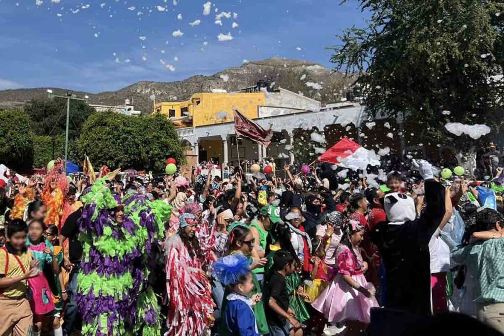 El carnaval podría superar los mil 200 participantes, a ello se suma el público en general