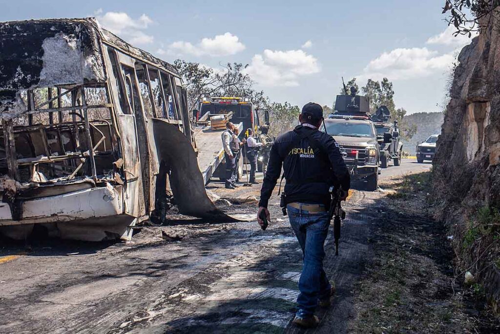 Los bloqueos y la quema de tiendas y negocios se extendieron también a Puerto Vallarta, al vecino estado de Michoacán y a los estados de Puebla, Sinaloa, Guanajuato y Guerrero | Foto: AFP