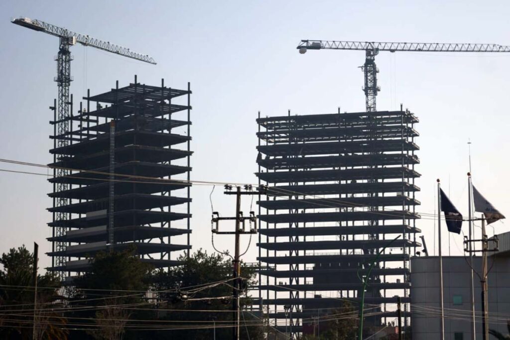 El proyecto, que comprende dos torres de oficinas tiene una inversión que supera los 2 mil 700 mdp